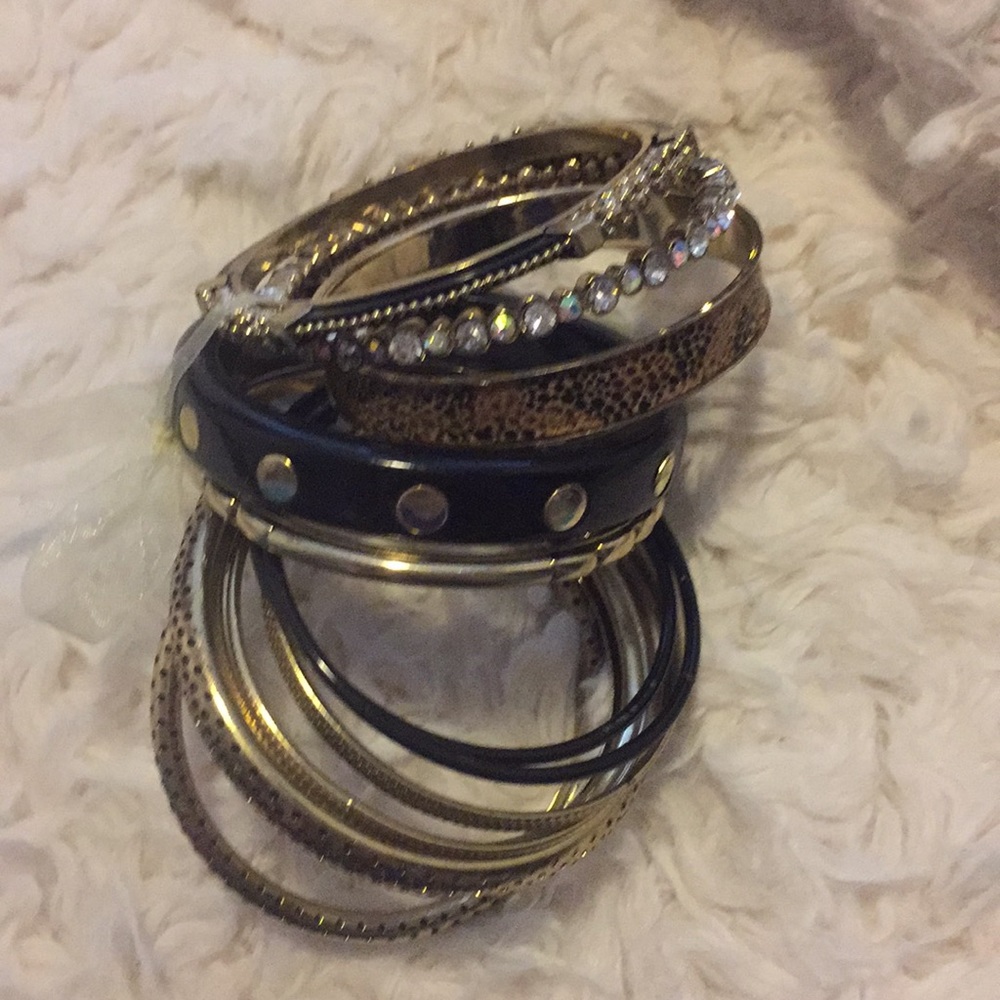 Bunch of 11 bangles!